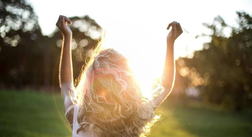 Itt a tavasz, és végre levetkőzik az ég is - napos hétvége jön