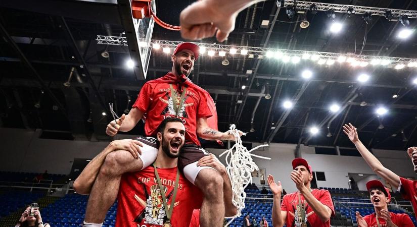 Lúdbőrös lesz ettől a videótól, így motiválja csapatát az Olajbányász sikeredzője