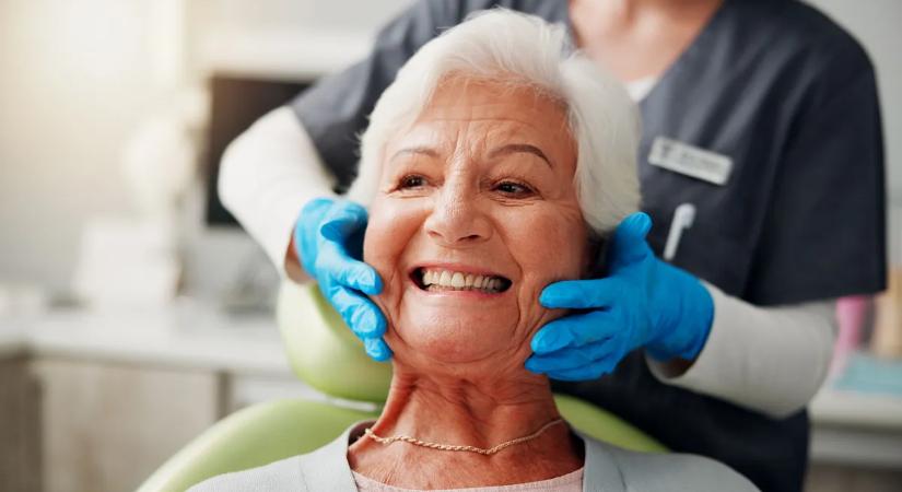 Műfogsorod van? Így tartsd karban, hogy minél tovább ép maradjon