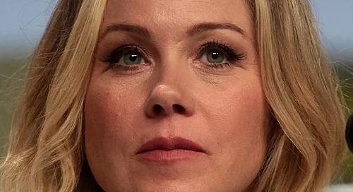 „Napjaim nagy részét ágyban töltöm”- Súlyos fájdalmakkal él Christina Applegate