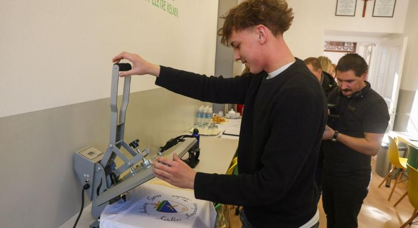 Nemcsak tanterem, hanem jövőműhely: új high-tech kuckót adtak át az Andrássyban