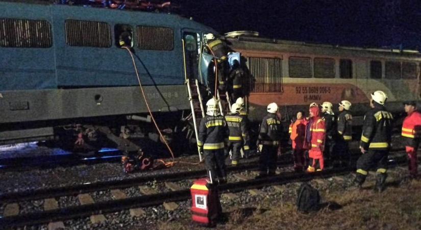 Sápi vonatbaleset: a mozdonyvezető elismerte, hogy elaludt