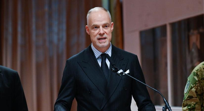 Szalay-Bobrovniczky: Pénteken elkezdik kivezényelni a katonákat a kritikus infrastruktúra védelmére