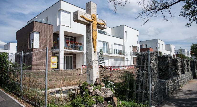 A választás előtti szűk egy évben csaknem ötmilliárd forint értékben kaptak ingatlanokat az egyházak az Orbán-kormánytól