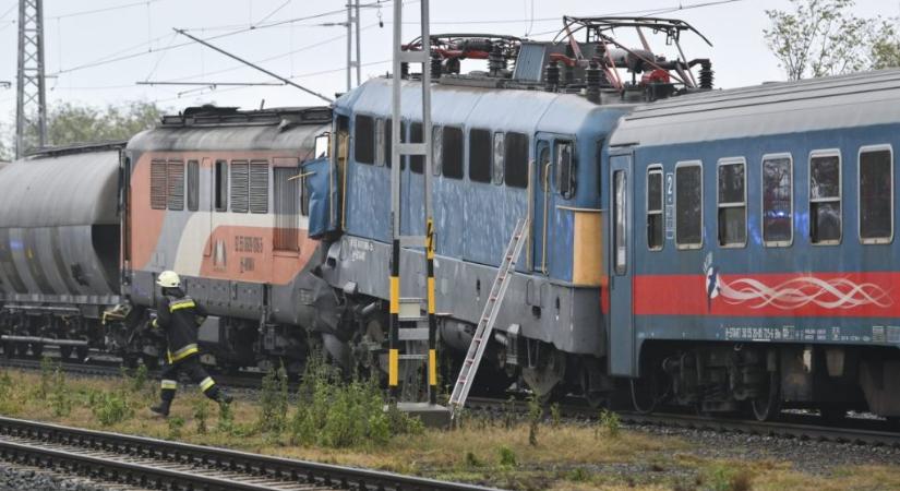 Elismerte a sápi mozdonyvezető, hogy elaludt a 2023-as balesetnél