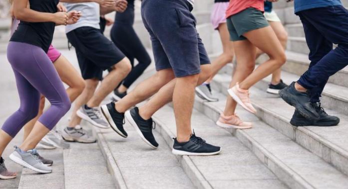 A napi 10 ezer lépés mítosza: Mennyi mozgásra van valójában szükséged a túléléshez?