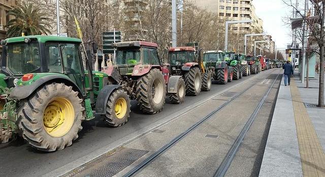 Útlezárásokkal tiltakoznak a szerbiai gazdák az olcsó importtermékek ellen