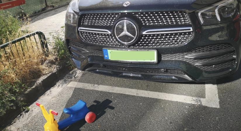 Büntetés? A nehéz autók fizessenek többet a parkolásért