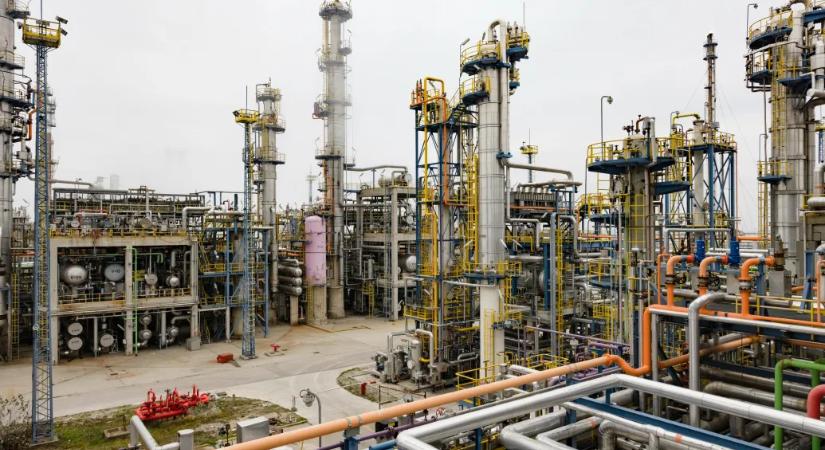 Nem, nem lesz ezer forint a benzin attól, ha nem jön olaj a Barátság vezetéken