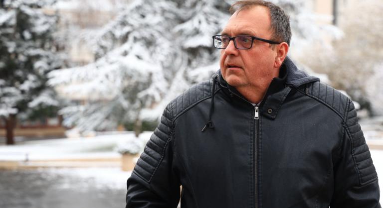 Börtönben lesz a DK jelöltje a választások napján, mégis őt indítja a párt