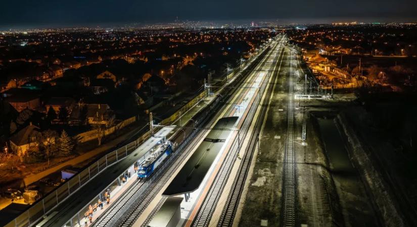 Végiggurult az első tehervonat a Budapest-Belgrád-vasútvonalon