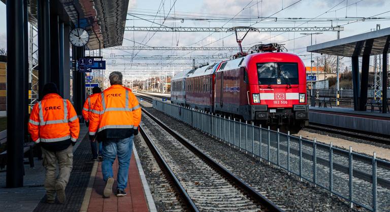 Elképesztő szerelvényt hoztak Magyarországra, hogy teszteljék a gigaberuházást