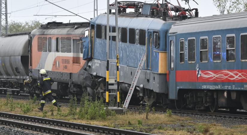 Sápi vonatbaleset: elismerte a mozdonyvezető, hogy elaludt