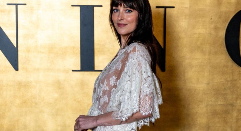 A lambéria visszatért – Dakota Johnson étkezője megmutatja, hogyan válik igazán gyönyörűvé