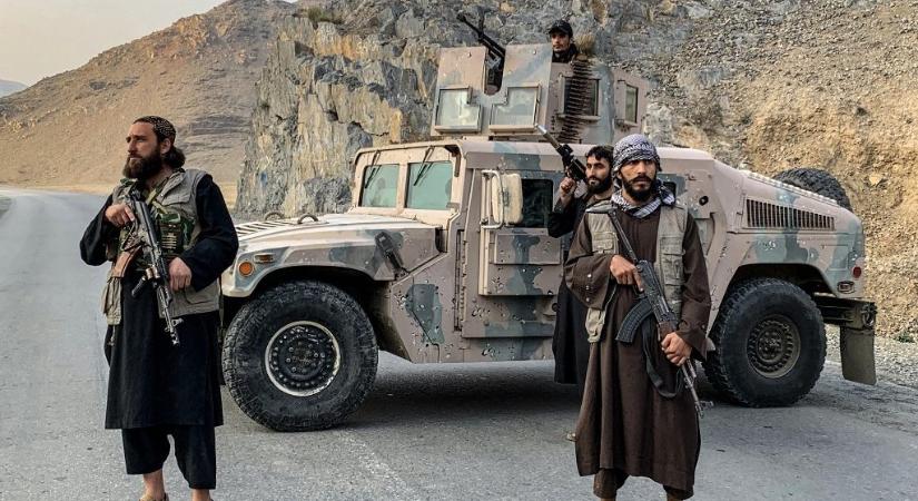 Pakisztán légi- és szárazföldi támadásokat indított Afganisztán ellen, a védelmi miniszter nyílt háborúról beszél