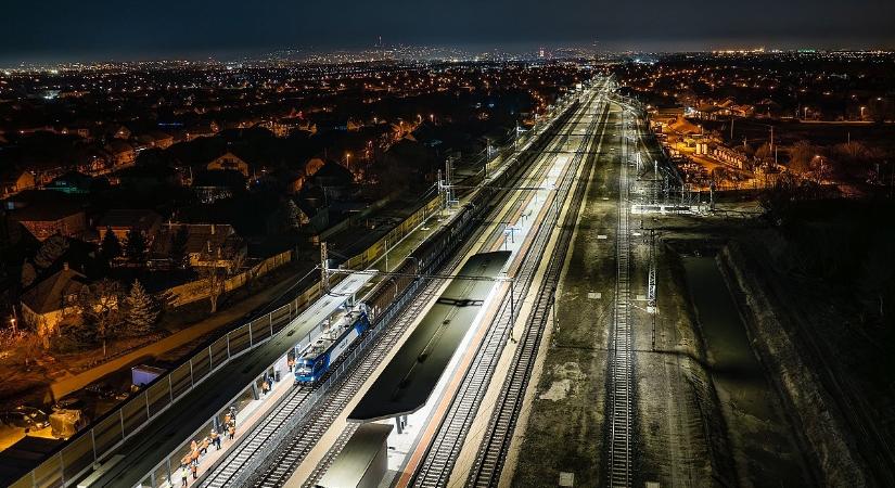 Hajnalban elindult: 160-as sebességgel robog a tehervonat Belgrádba