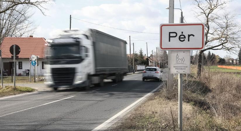 Kitiltották a kamionokat Mezőörsről és Pérről, megnéztük mi a helyzet - fotók