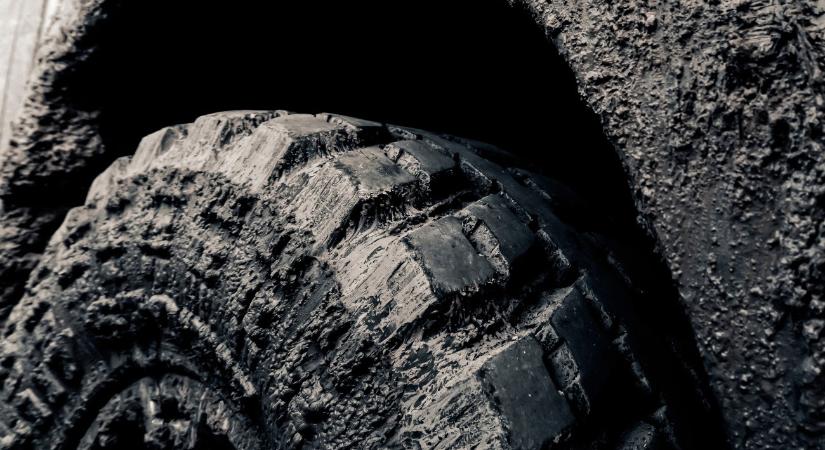 Nem lesz több csúszós kifogás – szigor a magyar utakon, komoly bírságokkal