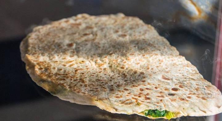 Török töltött lepény házilag: gyors, olcsó és nagyon finom recept