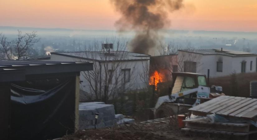 Megrázó felvétel: Pusztító tűz tombolt a III. kerületben - Fotók!