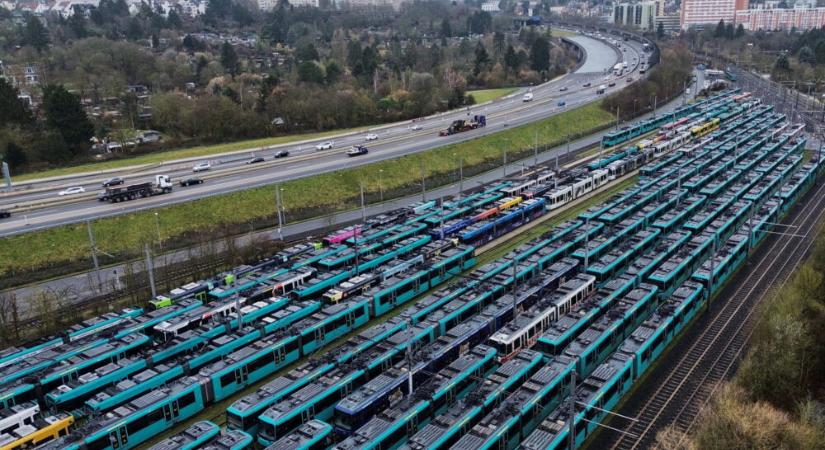 Németországban 48 órás tömegközlekedési sztrájk kezdődött pénteken