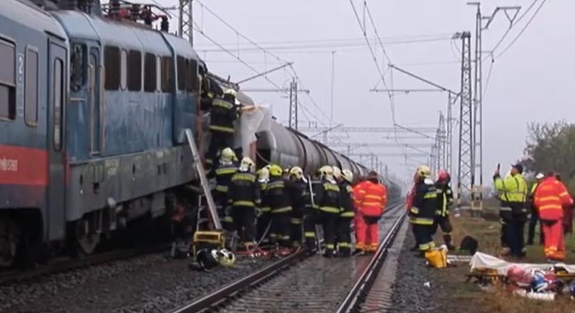 Elaludt a mozdonyvezető; ez okozta a sápi balesetet