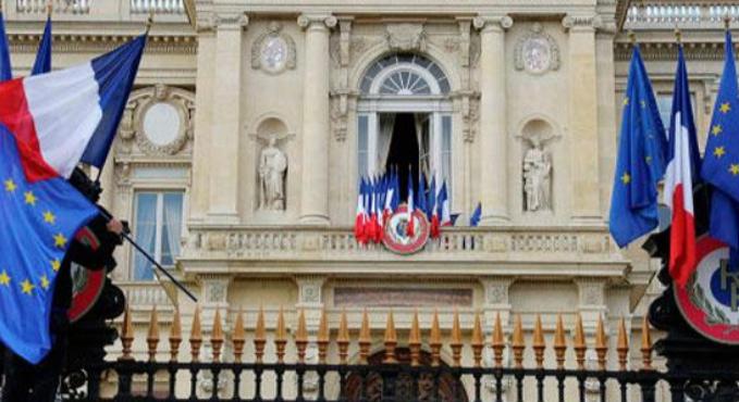 Újabb bizalmatlansági szavazást élt túl a francia kormány