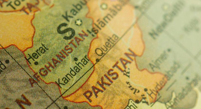 A pakisztáni védelmi miniszter szerint nyílt háború folyik Afganisztánnal