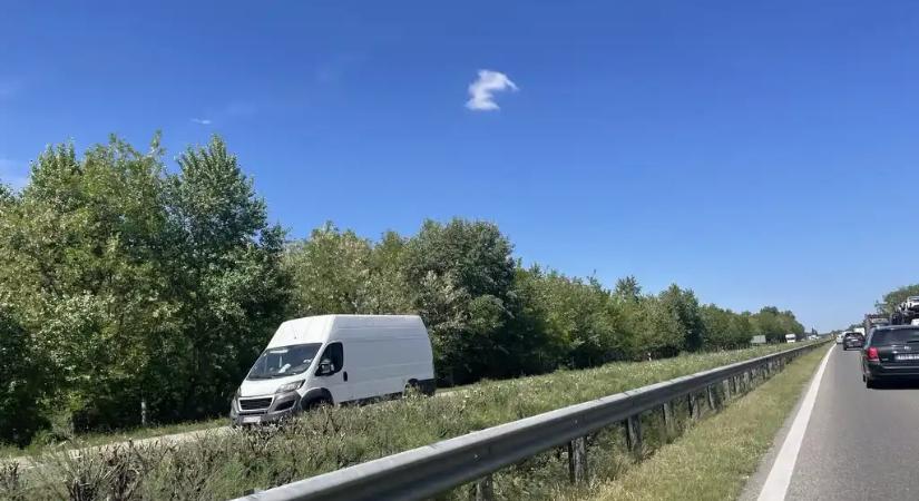 Reggeli káosz az utakon: pályazár, kamiontűz és sávlezárás több helyen