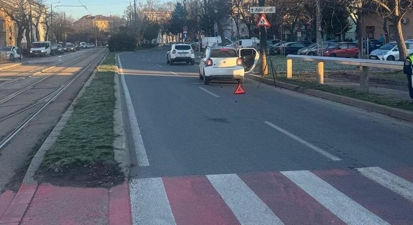 Áthajtott egy nő a piros lámpán és elgázolt két gyalogost