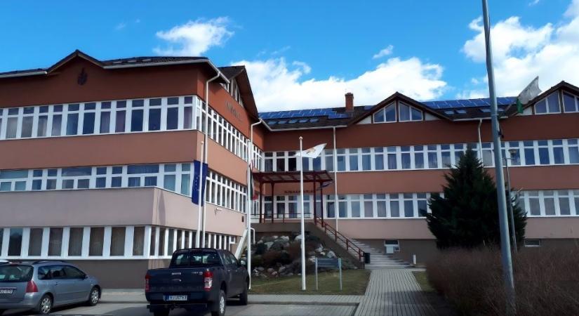 Kórházba került Bátonyterenye polgármestere, akinek a ciklus kezdete óta nincs helyettese, így az áprilisi választás is veszélybe került