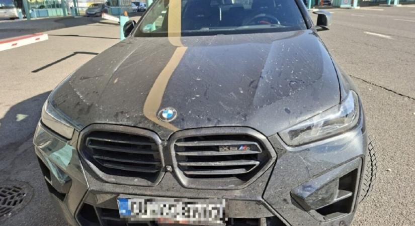 Ezzel a méregdrága BMW-vel buktak le a határon Röszkén