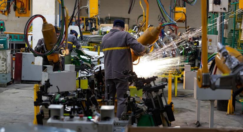 Tovább csökkentek az árak a magyar iparban, de akad egy kisebb bökkenő