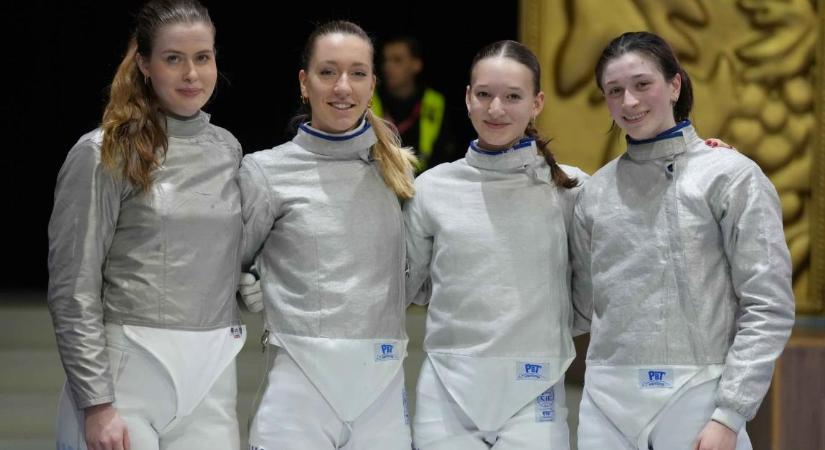 Elődöntőig jutott csapatban a DEAC vívója a junior Eb-n
