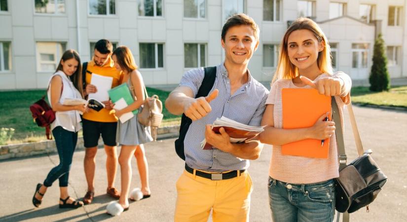 Minimum ötven százalékkal emelkednek a tanulmányi ösztöndíjak az egyetemeken