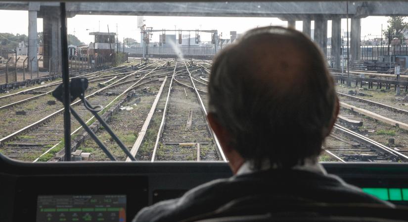 A sápi vonatbaleset mozdonyvezetője elismerte, hogy elaludt vezetés közben