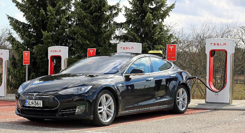 Tűzszünetet kötött a Tesla a berlini gyára dolgozóival