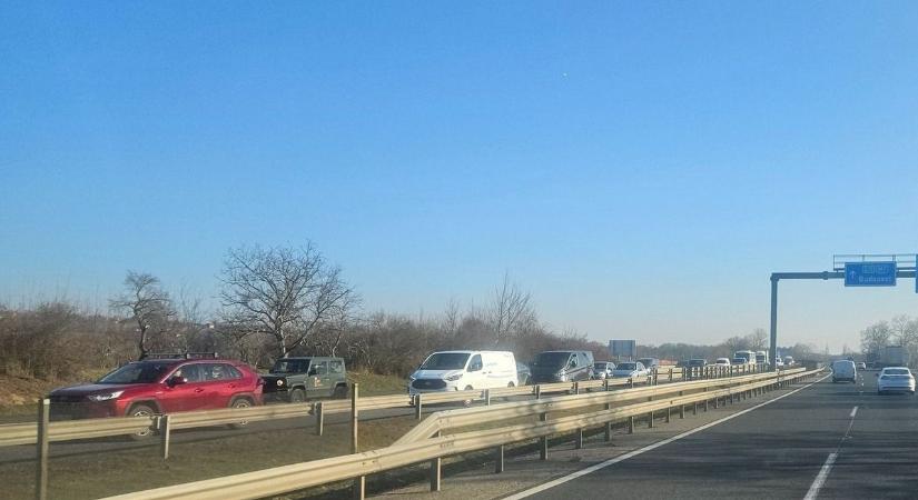 Dugó az M7-esen Fehérvár felé, kerüld ezt a szakaszt!