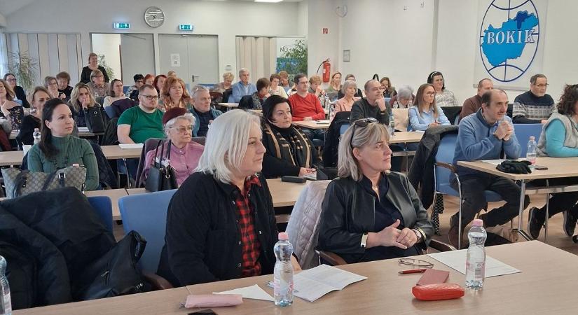 Teltházas szakmai fórum a NAV kérdőíve kapcsán a BOKIK-ban