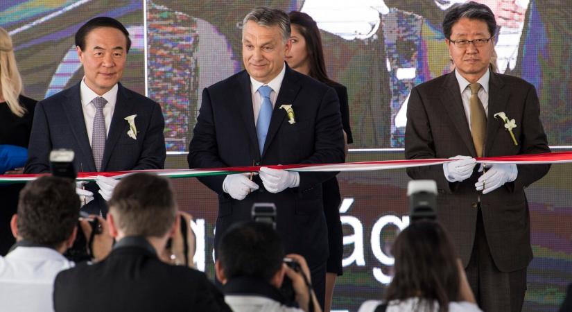„Ezzel a beruházással a jövő költözik be Gödre” – Orbánék eddig csak szépeket mondtak a Samsung akkugyáráról