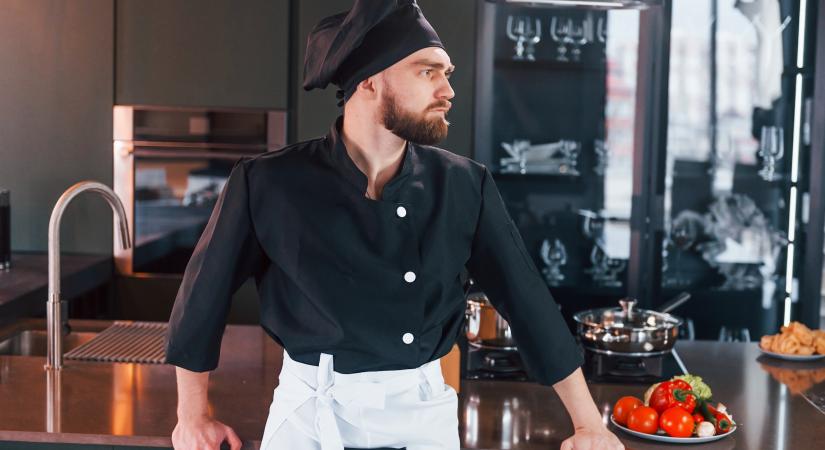 Biztonságos, kényelmes és stílusos munkaruházat szakácsok számára