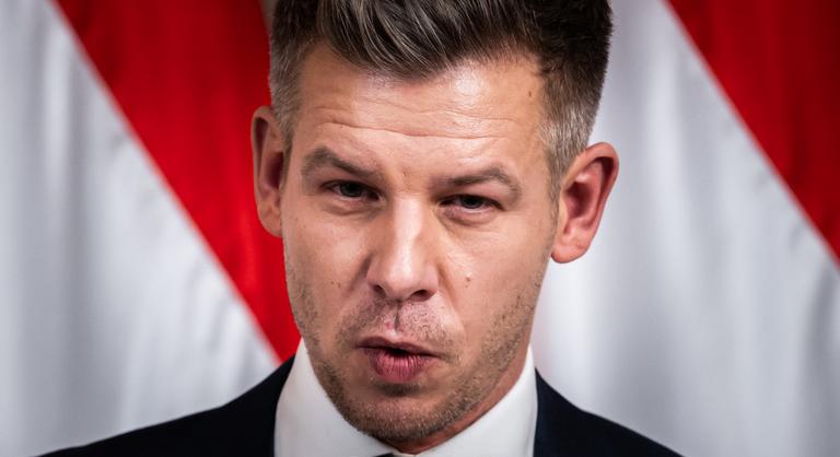 Magyar Péter felszólította Orbán Viktort, hogy ne a Facebookon üzengessen, Lázár János is megszólalt