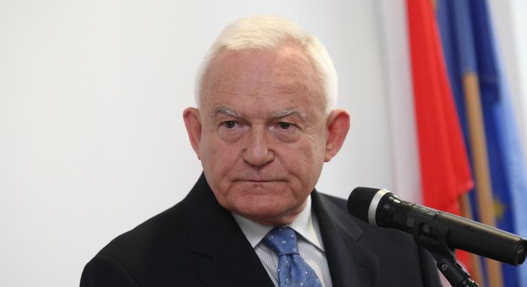 Volt lengyel miniszterelnök: Az EU úgy viselkedik, mintha Ukrajna tagország lenne, Magyarország és Szlovákia pedig nem