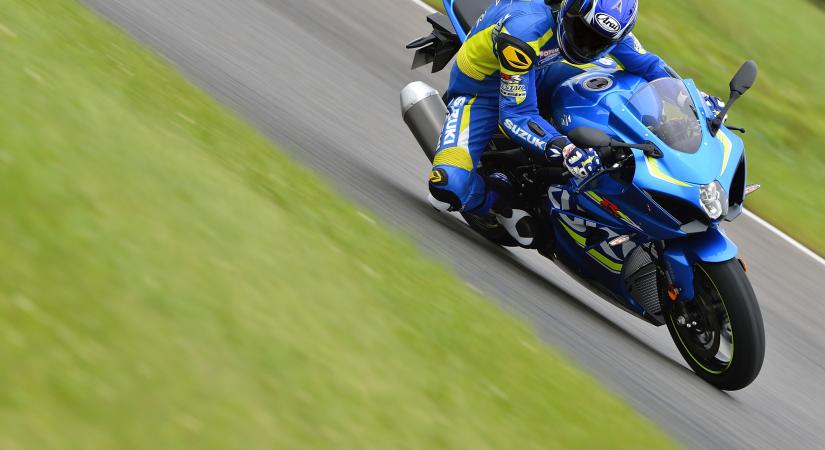 A motor, ami megtanította a világot egykerekezni: Így lett legenda a Suzuki GSX-R