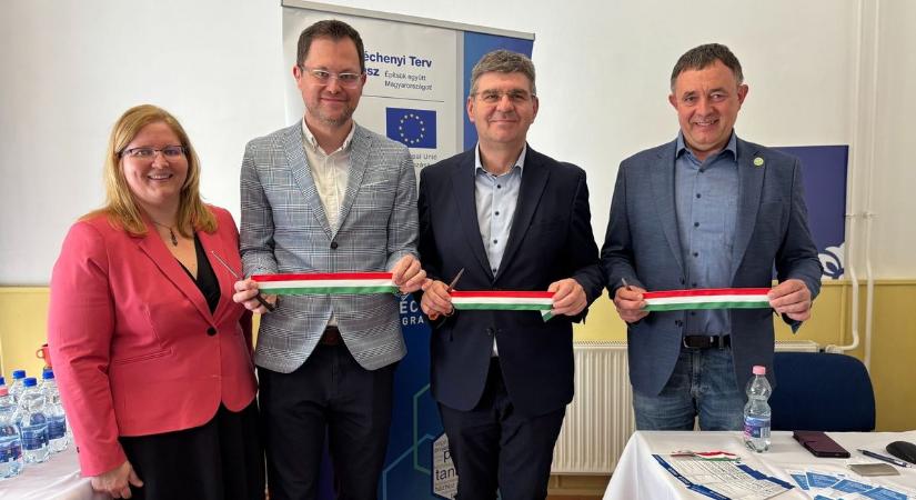 Programirodát adtak át Enyingen