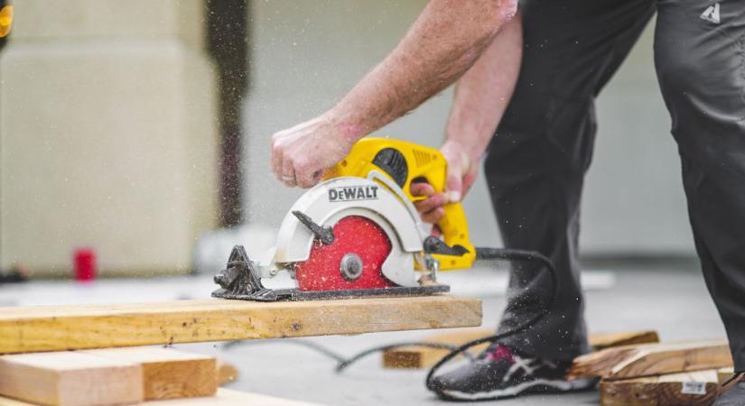 Beindultak az elbocsátások? Minden fontos foglalkoztatási mutató romlott