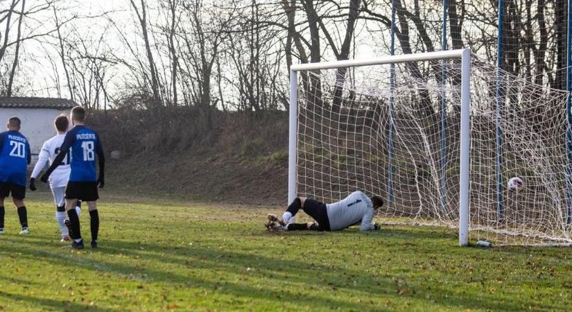 A bajnokaspiránsok fellélegezhetnek, az alsóházban viszont a forduló rangadóját rendezik