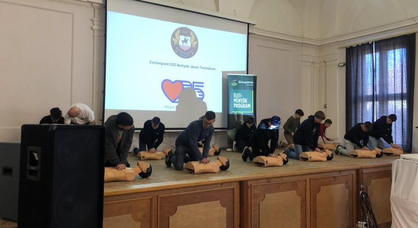 Közel ötszázan tanultak újraéleszteni a Bottyánban