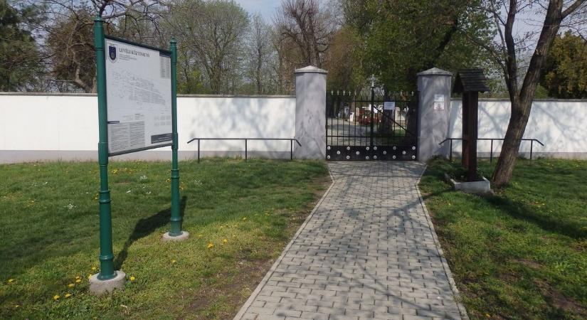 Lopások és rongálások miatt zárják éjszakára a levéli temetőt, vannak már gyanúsítottak