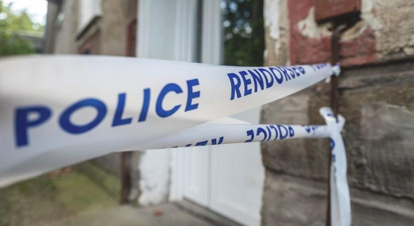 Orrfacsaró bűz jött a debreceni pincéből, jól tudják a lakók, kié lehet a mumifikálódott holttest – videóval